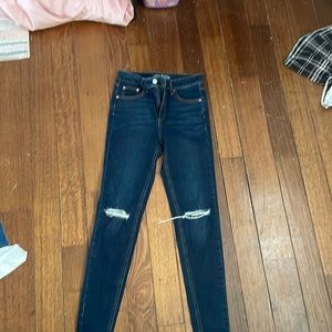 Is there a really lightweight and kind of feels like leggings but they’re not